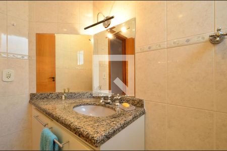 Casa à venda com 250m², 3 quartos e 3 vagasBanheiro Social