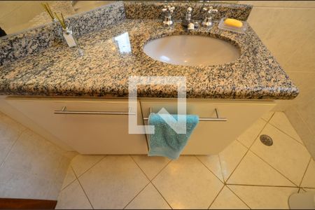 Casa à venda com 250m², 3 quartos e 3 vagasBanheiro Social