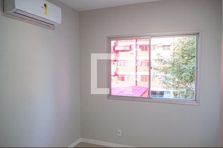 quarto 1 de apartamento para alugar com 2 quartos, 62m² em Taquara, Rio de Janeiro