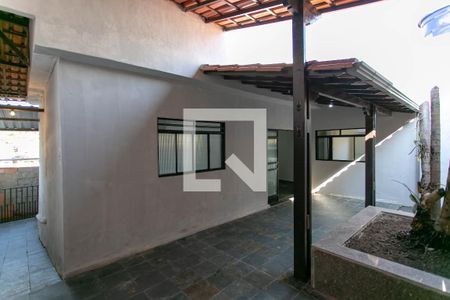 Varanda e Fachada de casa para alugar com 2 quartos, 200m² em Tupi, Belo Horizonte