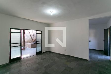 Sala de casa para alugar com 2 quartos, 200m² em Tupi, Belo Horizonte
