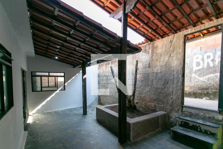 Casa para alugar com 200m², 2 quartos e 1 vaga Casa para alugar com 200m², 2 quartos e 1 vagaVaranda