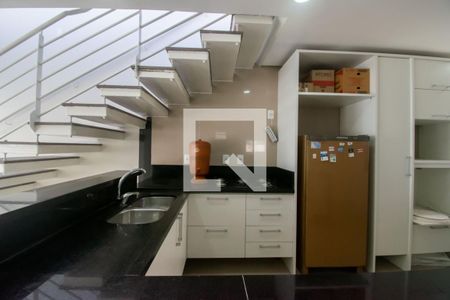 Apartamento para alugar com 193m², 3 quartos e 2 vagas Apartamento para alugar com 193m², 3 quartos e 2 vagasCozinha e Área de Serviço