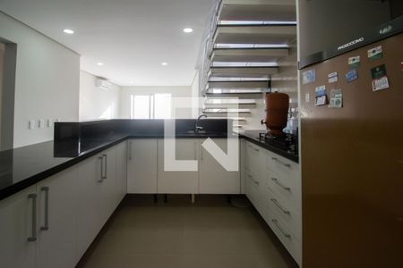 Apartamento para alugar com 193m², 3 quartos e 2 vagas Apartamento para alugar com 193m², 3 quartos e 2 vagasCozinha e Área de Serviço