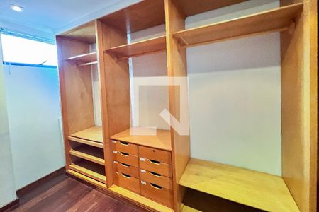Apartamento à venda com 405m², 5 quartos e 4 vagasCloset