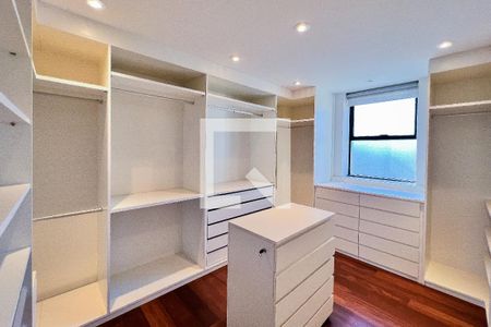 Apartamento à venda com 405m², 5 quartos e 4 vagasCloset