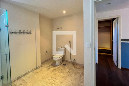 Apartamento à venda com 405m², 5 quartos e 4 vagasBanheiro da Suíte 1