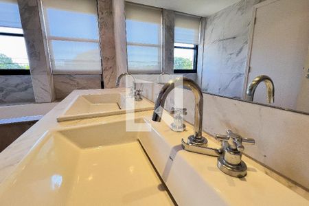 Apartamento à venda com 405m², 5 quartos e 4 vagasBanheiro da Suíte 4