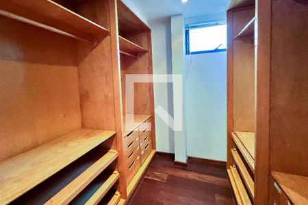 Apartamento à venda com 405m², 5 quartos e 4 vagasCloset