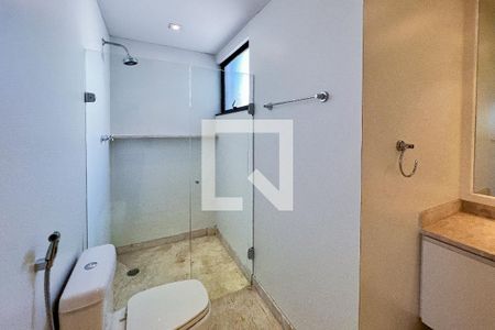 Apartamento à venda com 405m², 5 quartos e 4 vagasBanheiro da Suíte 2