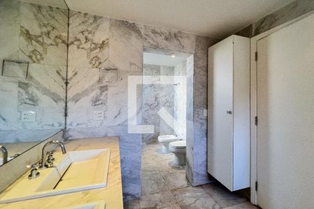 Apartamento à venda com 405m², 5 quartos e 4 vagasBanheiro da Suíte 4