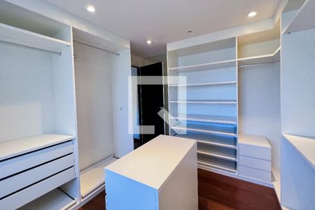Apartamento à venda com 405m², 5 quartos e 4 vagasCloset