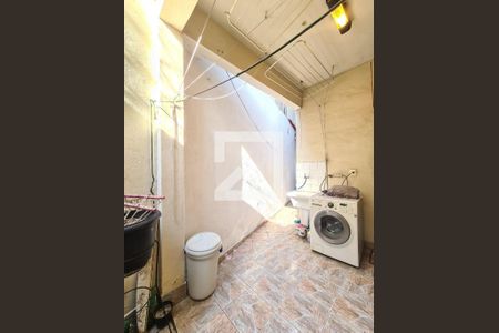 Casa de condomínio à venda com 103m², 2 quartos e 1 vagaÁrea de Serviço