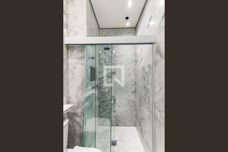 Apartamento à venda com 150m², 2 quartos e 2 vagas Apartamento à venda com 150m², 2 quartos e 2 vagasBanheiro da Suíte