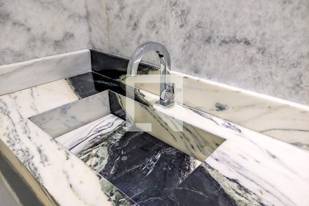 Apartamento à venda com 150m², 2 quartos e 2 vagas Apartamento à venda com 150m², 2 quartos e 2 vagasBanheiro da Suíte - Detalhe