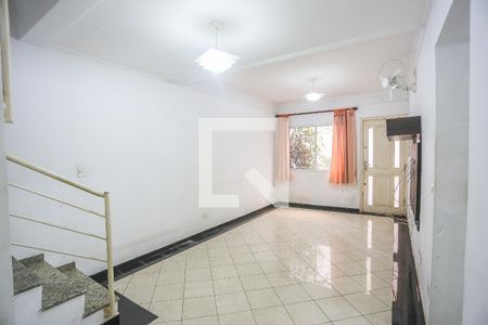 Sala de Estar de casa de condomínio à venda com 2 quartos, 75m² em Vila Polopoli, São Paulo