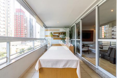 Apartamento para alugar com 147m², 3 quartos e 2 vagasVaranda