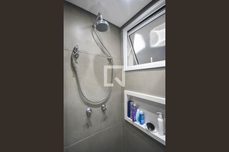 Apartamento para alugar com 54m², 2 quartos e 2 vagasChuveiro do banheiro