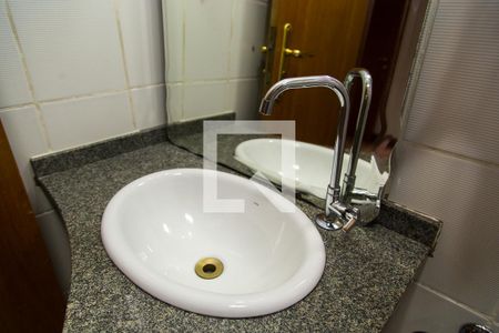 Casa à venda com 146m², 3 quartos e 2 vagasBanheiro da Suíte 2 - Detalhe