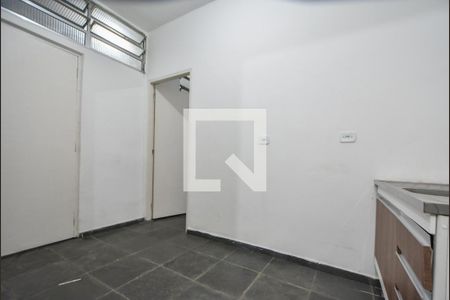 Sala / Cozinha  de apartamento para alugar com 1 quarto, 28m² em Parque Maria Helena, São Paulo