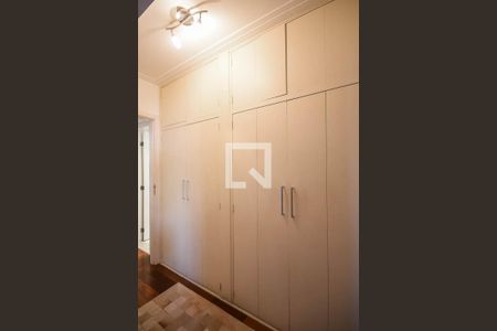 Corredor de apartamento à venda com 3 quartos, 110m² em Vila Sonia, São Paulo