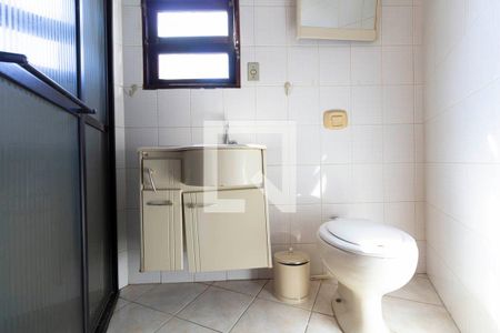 Casa para alugar com 210m², 3 quartos e 6 vagasBanheiro 