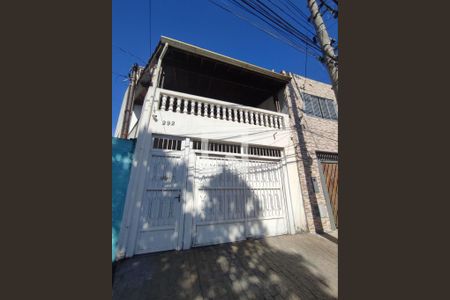 Casa para alugar com 210m², 3 quartos e 6 vagasFachada