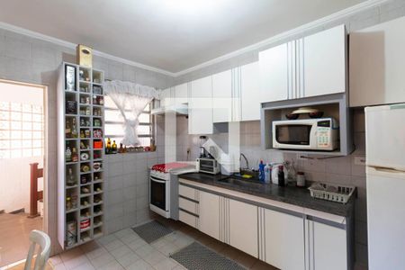 Casa para alugar com 210m², 3 quartos e 6 vagasBanheiro 