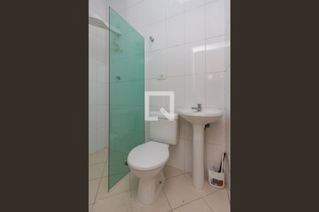 Casa de condomínio para alugar com 370m², 4 quartos e 4 vagasBanheiro de Serviço