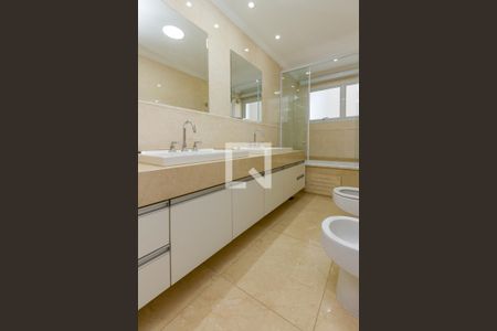 Casa de condomínio para alugar com 370m², 4 quartos e 4 vagasBanheiro da Suíte 1