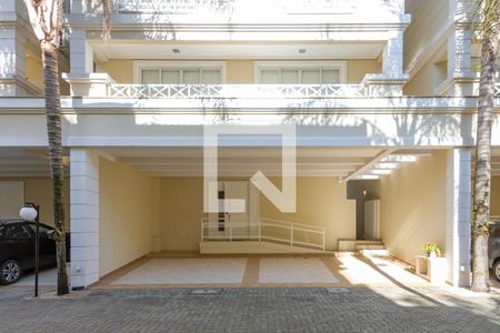 Casa de condomínio para alugar com 370m², 4 quartos e 4 vagasFachada