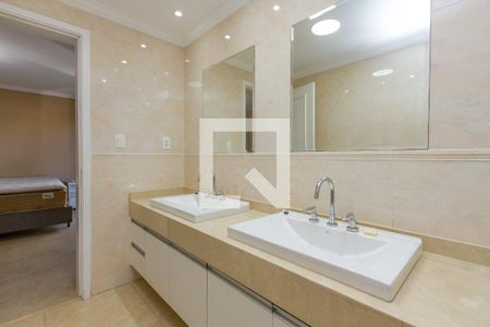 Casa de condomínio para alugar com 370m², 4 quartos e 4 vagasBanheiro da Suíte 1