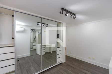 Casa de condomínio para alugar com 370m², 4 quartos e 4 vagasSuíte 4