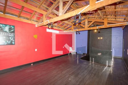 Casa de condomínio para alugar com 370m², 4 quartos e 4 vagasSalão