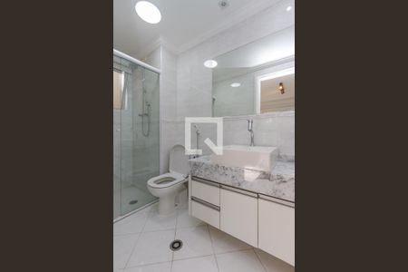 Casa de condomínio para alugar com 370m², 4 quartos e 4 vagasBanheiro da Suíte 2