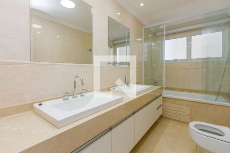 Casa de condomínio para alugar com 370m², 4 quartos e 4 vagasBanheiro da Suíte 1