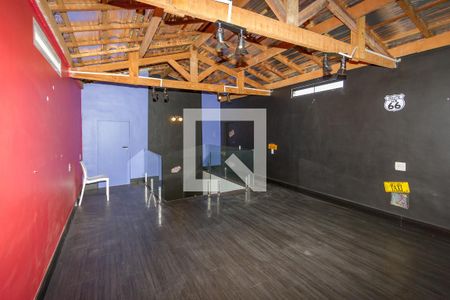 Casa de condomínio para alugar com 370m², 4 quartos e 4 vagasSalão