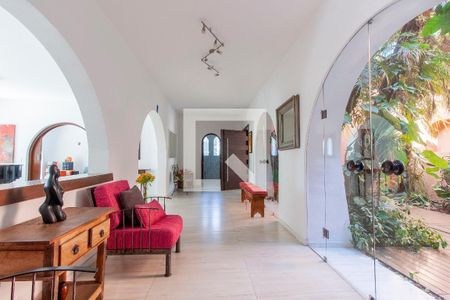 Casa de condomínio para alugar com 600m², 4 quartos e 4 vagas Casa de condomínio para alugar com 600m², 4 quartos e 4 vagasCorredor