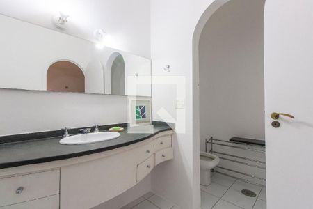 Casa de condomínio para alugar com 600m², 4 quartos e 4 vagas Casa de condomínio para alugar com 600m², 4 quartos e 4 vagasBanheiro da Suíte