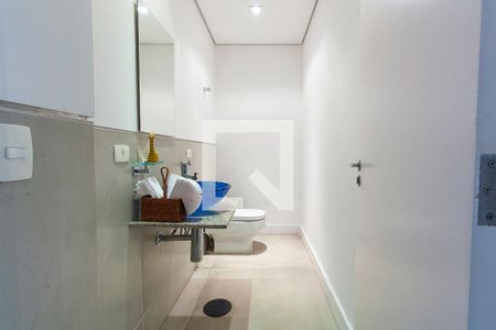 Casa de condomínio para alugar com 600m², 4 quartos e 4 vagas Casa de condomínio para alugar com 600m², 4 quartos e 4 vagasBanheiro