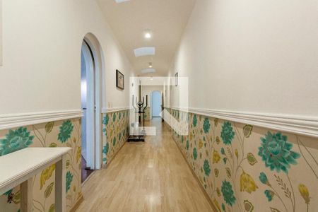 Casa de condomínio para alugar com 600m², 4 quartos e 4 vagas Casa de condomínio para alugar com 600m², 4 quartos e 4 vagasCorredor