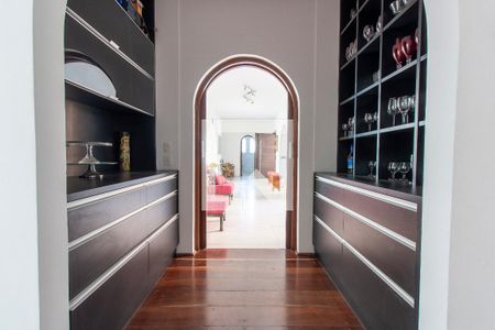 Casa de condomínio para alugar com 600m², 4 quartos e 4 vagas Casa de condomínio para alugar com 600m², 4 quartos e 4 vagasCorredor