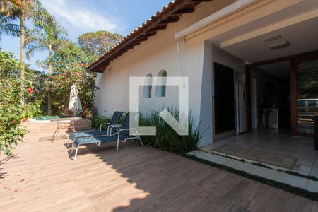 Casa de condomínio para alugar com 600m², 4 quartos e 4 vagas Casa de condomínio para alugar com 600m², 4 quartos e 4 vagasFachada