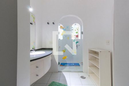 Casa de condomínio para alugar com 600m², 4 quartos e 4 vagas Casa de condomínio para alugar com 600m², 4 quartos e 4 vagasBanheiro da Suíte