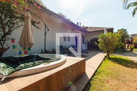 Casa de condomínio para alugar com 600m², 4 quartos e 4 vagas Casa de condomínio para alugar com 600m², 4 quartos e 4 vagasFachada