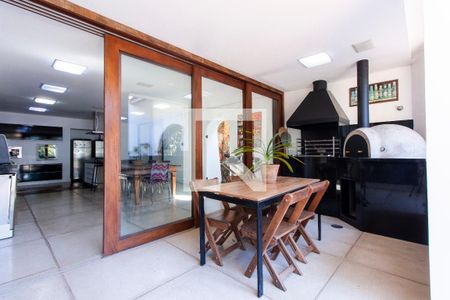 Casa de condomínio para alugar com 600m², 4 quartos e 4 vagas Casa de condomínio para alugar com 600m², 4 quartos e 4 vagasVaranda Sala