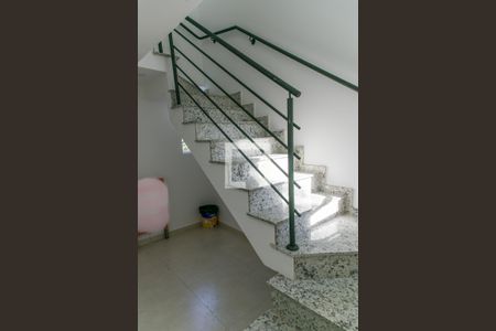 Apartamento para alugar com 45m², 2 quartos e sem vagaEscada