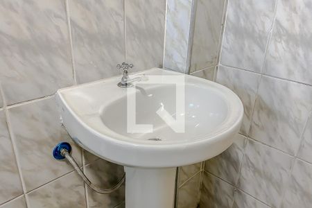 Apartamento para alugar com 50m², 2 quartos e sem vagaDetalhe banheiro