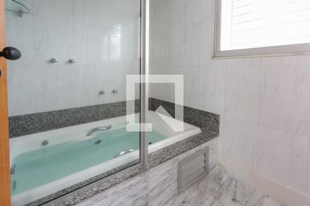 Apartamento para alugar com 190m², 4 quartos e 3 vagas Apartamento para alugar com 190m², 4 quartos e 3 vagasBanheiro 2