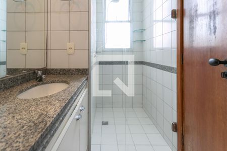 Apartamento para alugar com 190m², 4 quartos e 3 vagas Apartamento para alugar com 190m², 4 quartos e 3 vagasBanheiro da Suíte